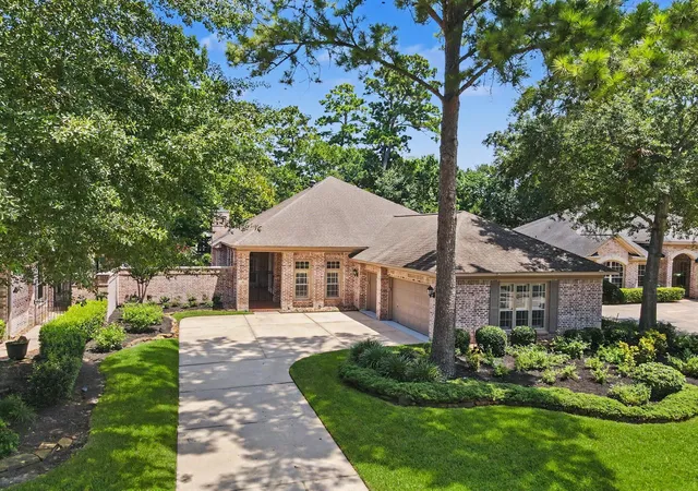 Photo 1 of Sale Pending at 22 N Castlegreen Cir, Spring, TX 77381 | MLS# 20289822 | Listing updated on 2026-09-13