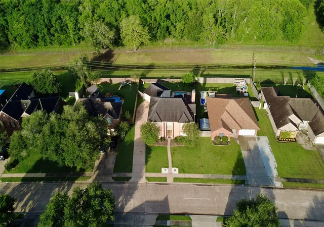 3rd image of 244 Plum Cir, Lake Jackson, TX 77566 | MLS# 97882603
