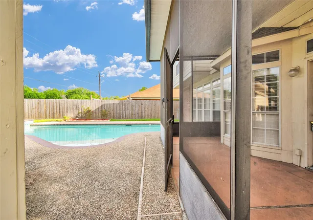 4th image of 244 Plum Cir, Lake Jackson, TX 77566 | MLS# 97882603