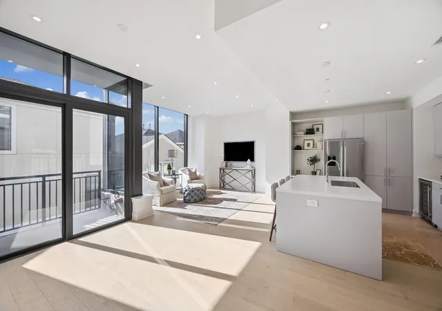 3rd image of 2323 W Main St #305, Houston, TX 77098 | MLS# 72414912