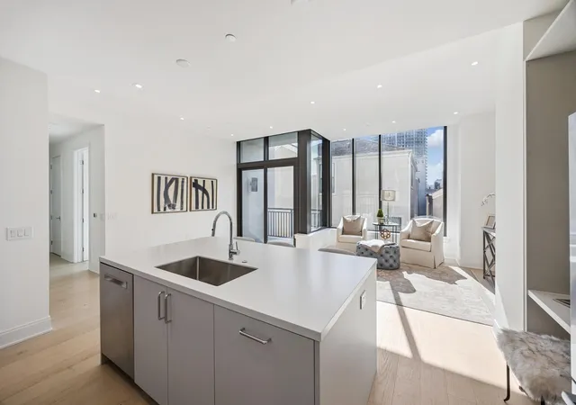 4th image of 2323 W Main St #305, Houston, TX 77098 | MLS# 72414912