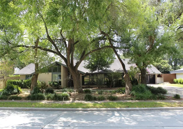Photo 2 of Single family home for sale at 5215 S Braeswood Blvd, Houston, TX 77096 | MLS# 66035977 | Listing updated on 2026-09-09