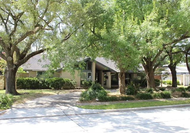 Photo 3 of Single family home for sale at 5215 S Braeswood Blvd, Houston, TX 77096 | MLS# 66035977 | Listing updated on 2026-09-09