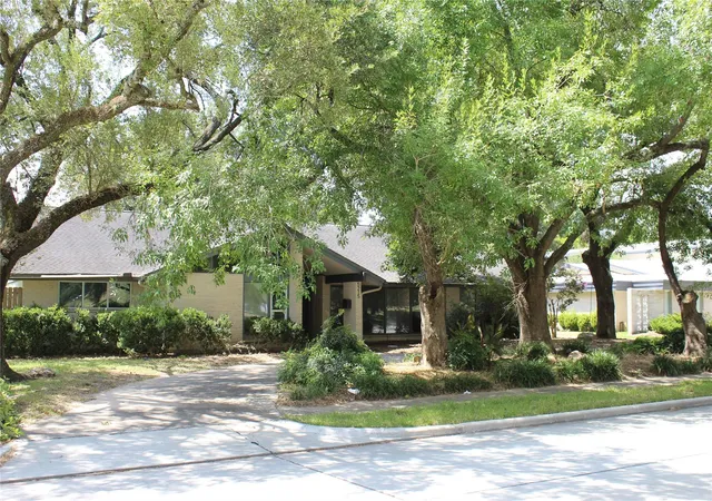 Photo 3 of Single family home for sale at 5215 S Braeswood Blvd, Houston, TX 77096 | MLS# 66035977 | Listing updated on 2026-09-09