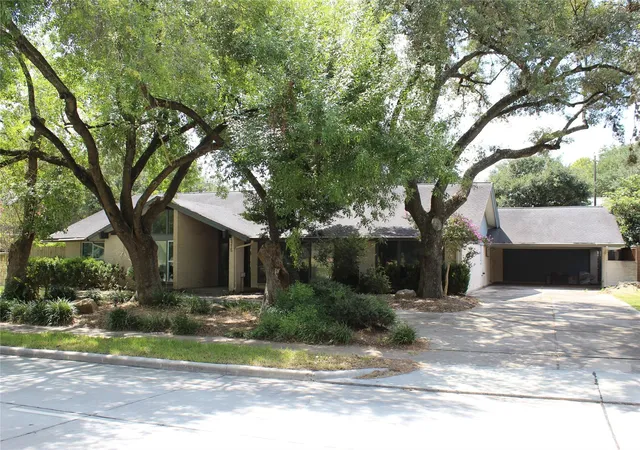 Photo 4 of Single family home for sale at 5215 S Braeswood Blvd, Houston, TX 77096 | MLS# 66035977 | Listing updated on 2026-09-09
