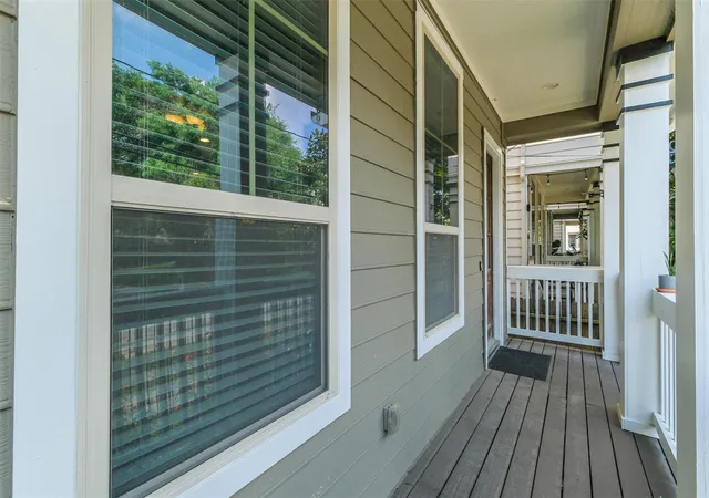 3rd image of 1176 Nelson Falls Ln, Houston, TX 77008 | MLS# 27233276