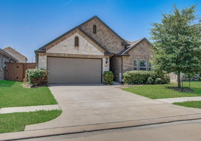 Photo 1 of Single family home for sale at 15435 Aberdeen Wood Dr, Humble, TX 77346 | MLS# 91905095 | Listing updated on 2026-09-15