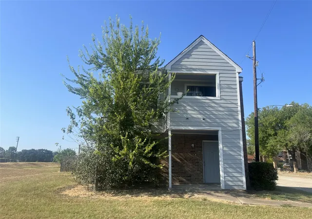 Photo 2 of Sale Pending at 7925 7975 Streamside Dr #17, Houston, TX 77088 | MLS# 48198710 | Listing updated on 2026-08-29