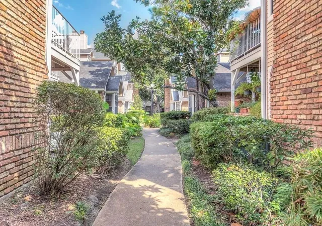 2nd image of 2300 Old Spanish Trl #2120, Houston, TX 77054 | MLS# 61692985