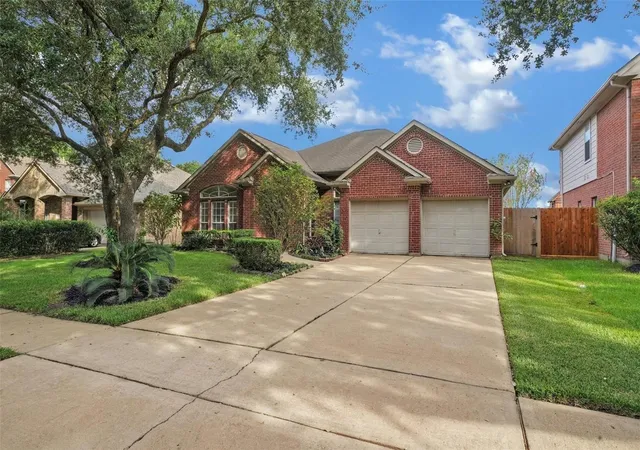 1st image of 3133 Moonlit Lake Cir, League City, TX 77573 | MLS# 24837041