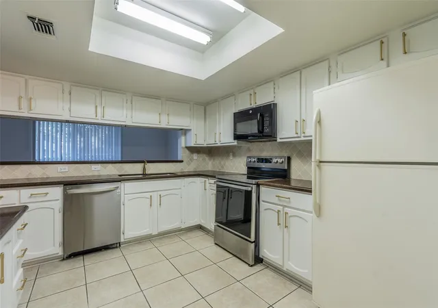 Photo 3 of Condo for sale at 14555 Wunderlich Dr #3105, Houston, TX 77069 | MLS# 46870025 | Listing updated on 2026-08-26