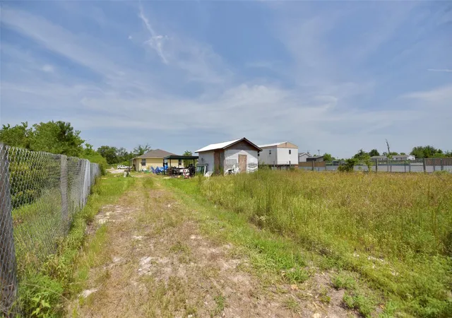 Photo 3 of Single family home for sale at 382 Road 5251, Cleveland, TX 77327 | MLS# 85761616 | Listing updated on 2026-08-13