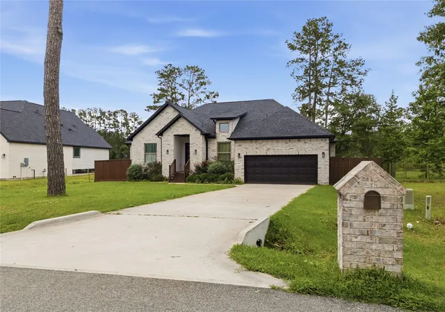 Photo 3 of Single family home for sale at 1002 Four Fountains St, New Caney, TX 77357 | MLS# 6049822 | Listing updated on 2026-08-18