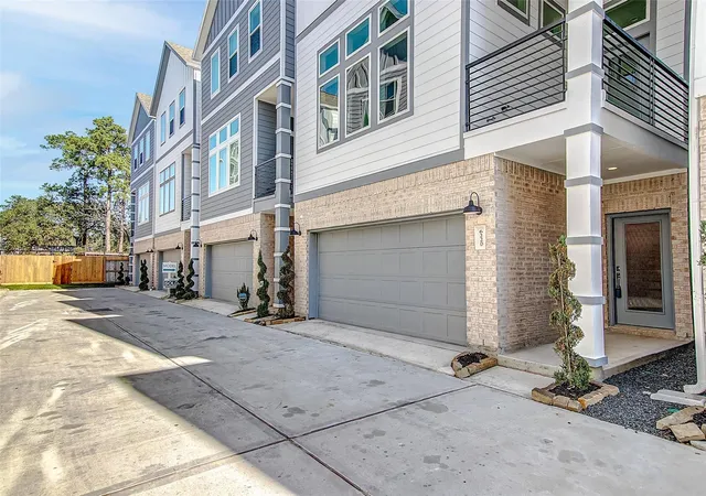 Photo 2 of Single family home for sale at 622 Janisch Rd #D, Houston, TX 77018 | MLS# 20554288 | Listing updated on 2026-06-19