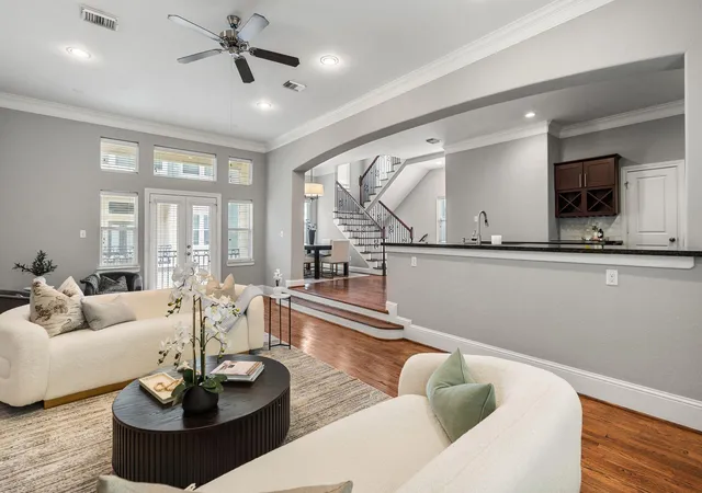 Townhouse for sale at 2316 Beall St, Houston, TX 77008 | MLS# 62891787