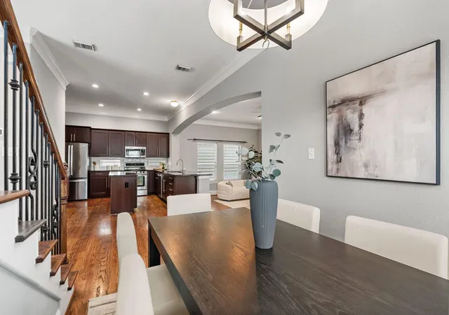 Photo 2 of Townhouse for sale at 2316 Beall St, Houston, TX 77008 | MLS# 62891787 | Listing updated on 2026-08-30