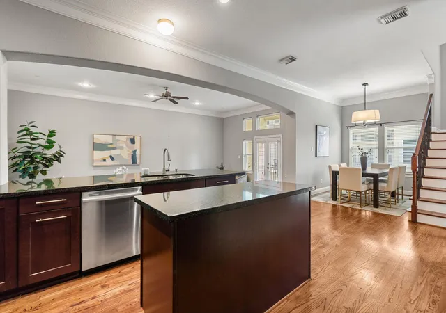 Photo 3 of Townhouse for sale at 2316 Beall St, Houston, TX 77008 | MLS# 62891787 | Listing updated on 2026-08-30