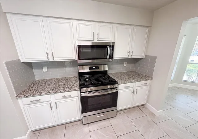 Photo 2 of Single family home for sale at 7327 Fox Hall Ln, Humble, TX 77338 | MLS# 8079483 | Listing updated on 2026-09-19