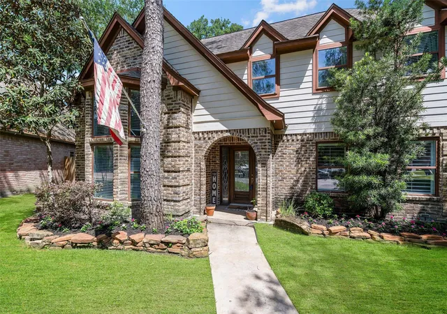 Photo 2 of Single family home for sale at 16806 Sandypine Cir, Spring, TX 77379 | MLS# 76052571 | Listing updated on 2026-09-03