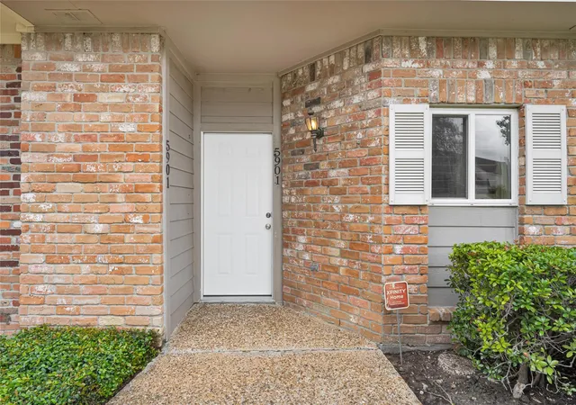 3rd image of 5901 Woodway Pl Ct, Houston, TX 77057 | MLS# 55595748