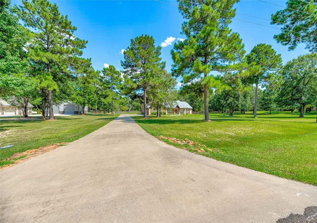 Photo 3 of Single family home for sale at 453 Southcreek Park, Livingston, TX 77351 | MLS# 27211844 | Listing updated on 2026-08-28