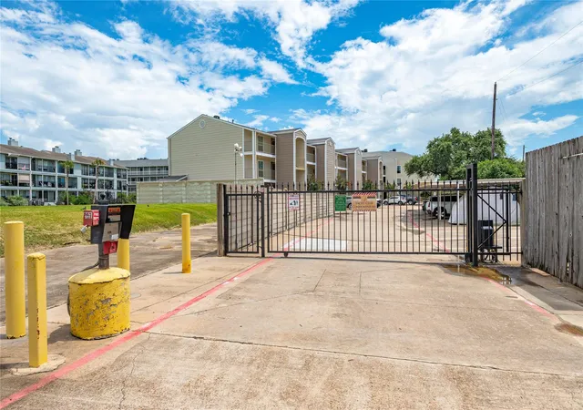 27th image of 200 Yacht Club Ln #200, Seabrook, TX 77586 | MLS# 97438729