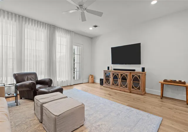 5th image of 2505 Dorrington #E, Houston, TX 77030 | MLS# 96703237
