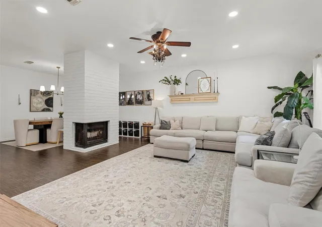 Photo 4 of Sale Pending at 55 S Stony Brg Cir, Spring, TX 77381 | MLS# 22989331 | Listing updated on 2026-08-30
