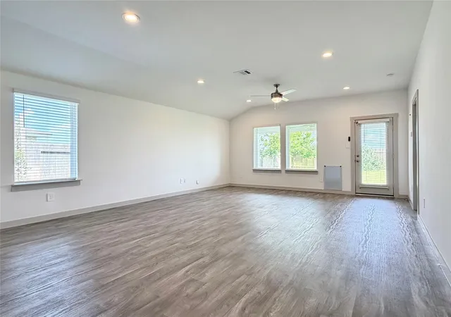 Photo 4 of Sale Pending at 41 Desert Spring Ln, Manvel, TX 77578 | MLS# 11899686 | Listing updated on 2026-08-31
