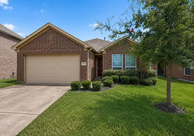1st image of 2703 Fawn Mountain Dr, Fresno, TX 77545 | MLS# 60791806