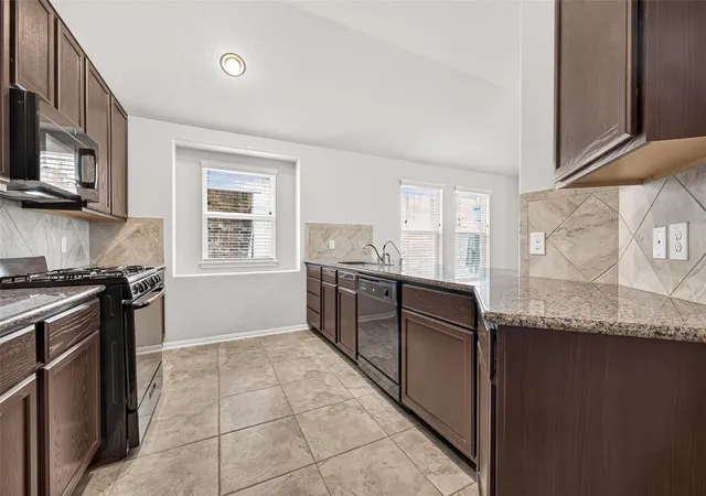 Photo 4 of Single family home for sale at 2703 Fawn Mountain Dr, Fresno, TX 77545 | MLS# 60791806 | Listing updated on 2026-10-09