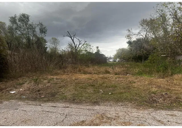 Photo 3 of Sale Pending at 1814 Chase St, Houston, TX 77026 | MLS# 62609809 | Listing updated on 2026-09-01