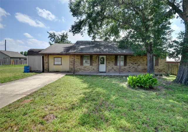 Homes for sale in Bellville, TX | 921 E 3rd St, Bellville, TX 77418 | MLS# 95343044