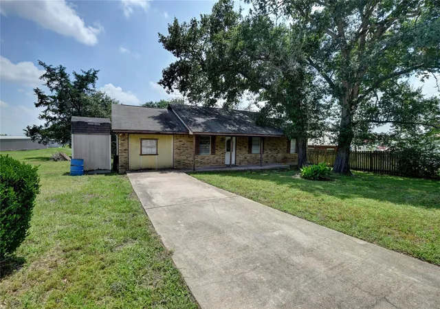 Homes for sale in Bellville, TX | 921 E 3rd St, Bellville, TX 77418 | MLS# 95343044