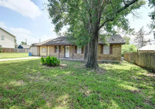 Homes for sale in Bellville, TX | 921 E 3Rd St, Bellville, TX 77418 | MLS# 95343044