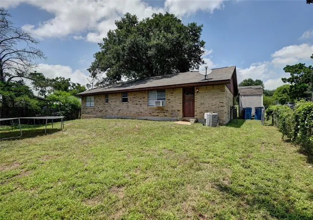 Homes for sale in Bellville, TX | 921 E 3Rd St, Bellville, TX 77418 | MLS# 95343044