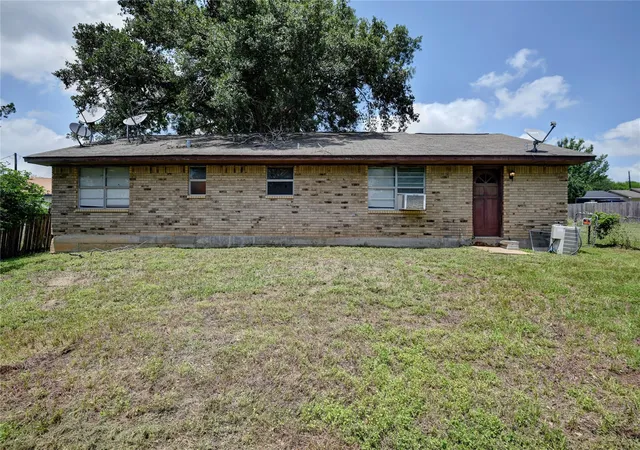 Homes for sale in Bellville, TX | 921 E 3Rd St, Bellville, TX 77418 | MLS# 95343044