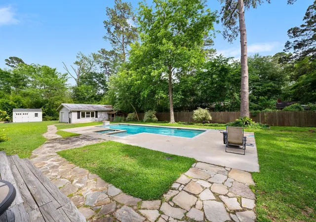 2nd image of 709 Pinetree Ln, Lufkin, TX 75904 | MLS# 32526302