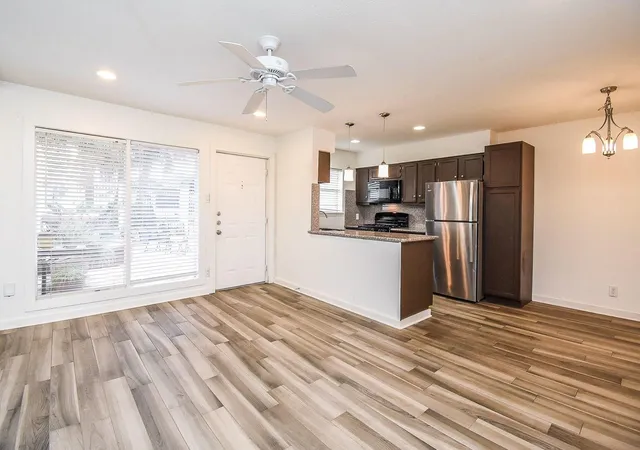 Photo 2 of Condo for sale at 1404 Welch St #2, Houston, TX 77006 | MLS# 49092051 | Listing updated on 2026-09-01