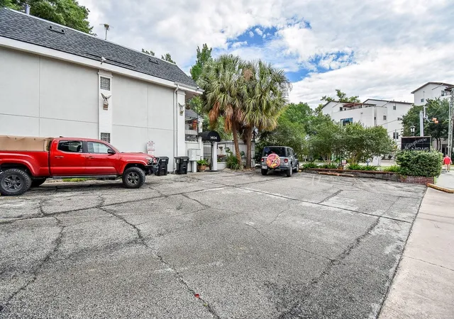 Photo 4 of Condo for sale at 1404 Welch St #2, Houston, TX 77006 | MLS# 49092051 | Listing updated on 2026-09-01