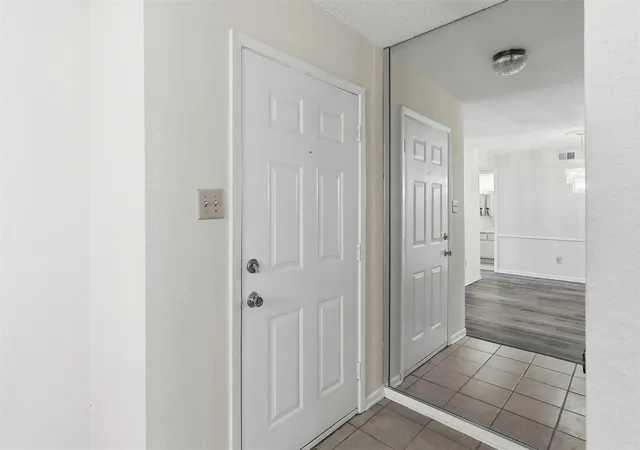 Photo 3 of Sale Pending at 2800 Jeanetta St #2811, Houston, TX 77063 | MLS# 79099903 | Listing updated on 2026-09-19