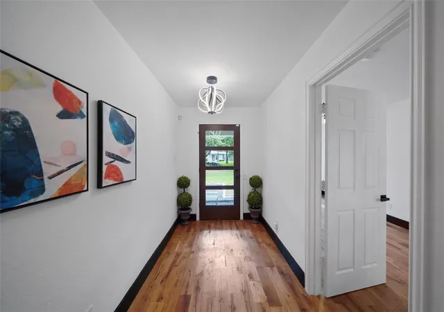 2nd image of 701 W 39th St, Houston, TX 77018 | MLS# 29809700