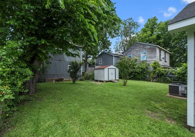 2nd image of 6928 Canal St, Houston, TX 77011 | MLS# 59845681