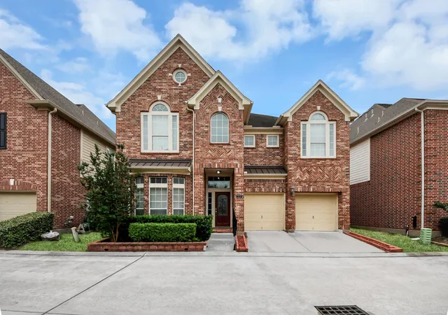 Photo 2 of Single family home for sale at 3531 Urban Woods Trl, Houston, TX 77008 | MLS# 84256536 | Listing updated on 2026-09-06