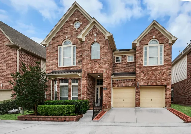 Photo 3 of Single family home for sale at 3531 Urban Woods Trl, Houston, TX 77008 | MLS# 84256536 | Listing updated on 2026-09-06