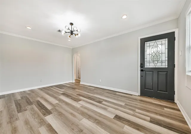Photo 3 of Single family home for sale at 7 Gulf Ln, Galveston, TX 77550 | MLS# 2641127 | Listing updated on 2026-08-08