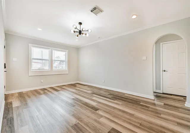 Photo 4 of Single family home for sale at 7 Gulf Ln, Galveston, TX 77550 | MLS# 2641127 | Listing updated on 2026-08-08