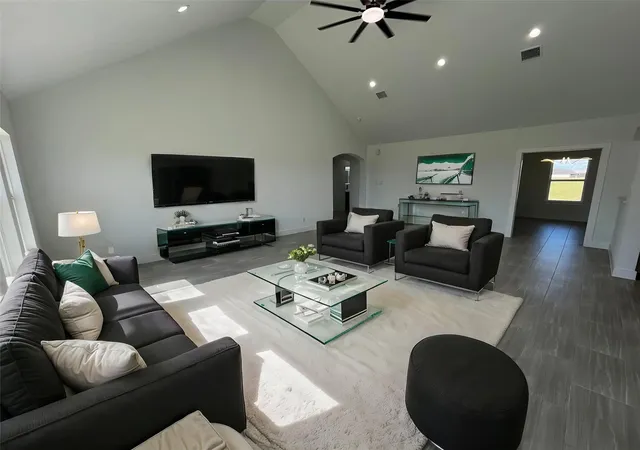 Photo 4 of Single family home for sale at 471 Buffalo Trl, Angleton, TX 77515 | MLS# 67276938 | Listing updated on 2026-09-15