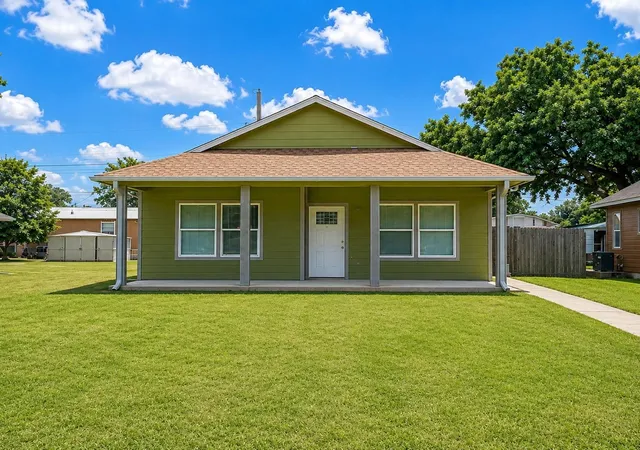 Photo 1 of Sale Pending at 1020 10th St, Hempstead, TX 77445 | MLS# 71987336 | Listing updated on 2026-09-22