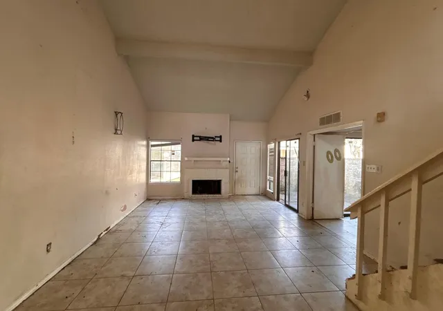 Photo 3 of Townhouse for sale at 6245 Ludington Dr #23-923, Houston, TX 77035 | MLS# 10731785 | Listing updated on 2026-09-28